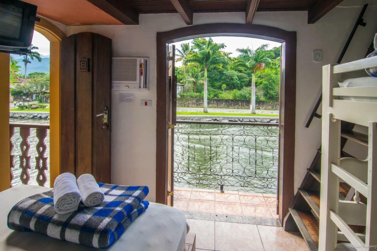 Hostel Casa Do Rio: Riverside Retreat Near Historic Center *